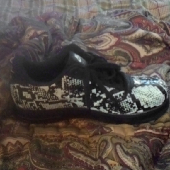 Nike air force ones snake skin size 9 I wore them 3 times they just don't fit an - Picture 2 of 2